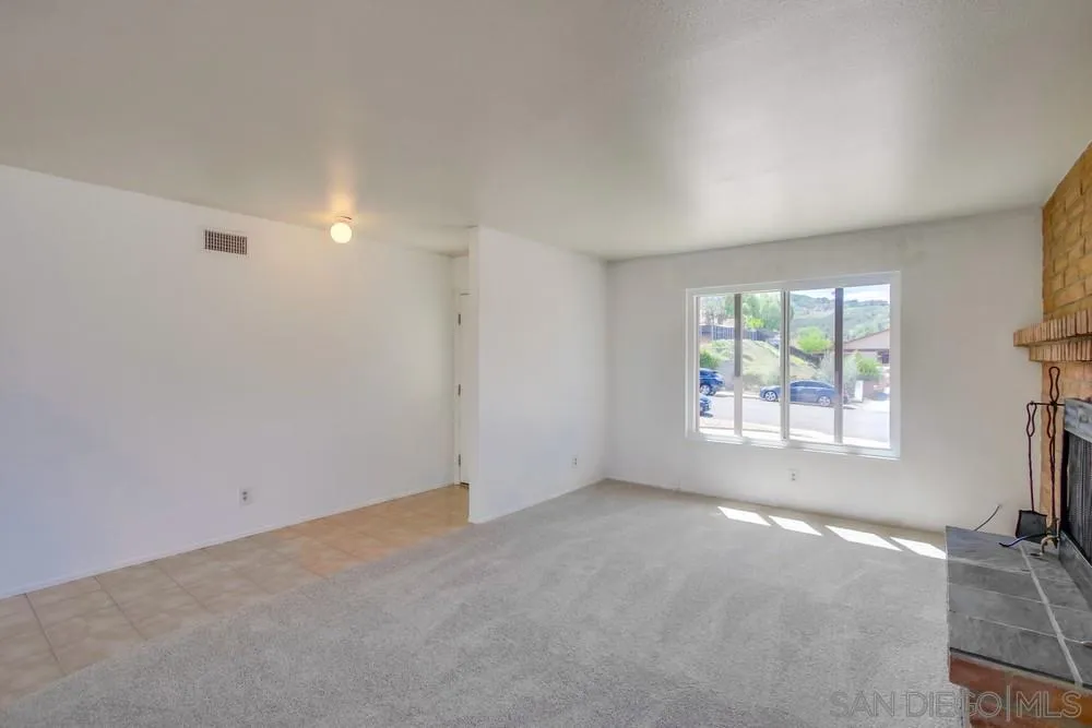 12941 Standish Drive Poway, CA 92064 - Photo 6 of 30