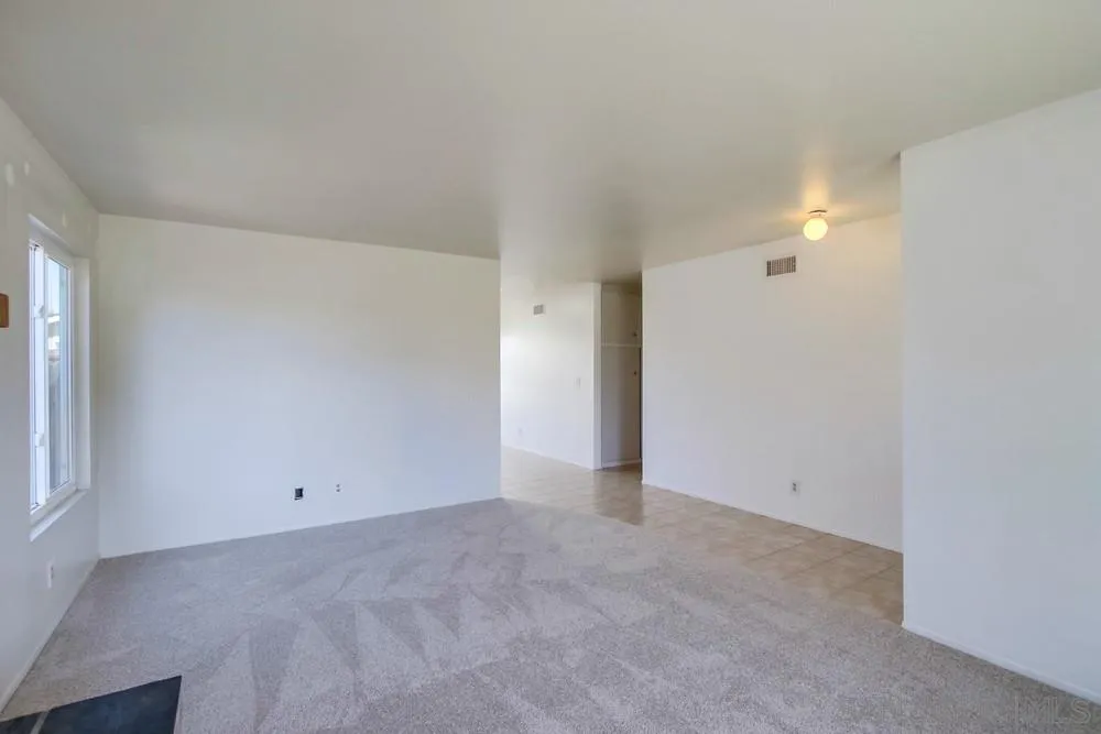 12941 Standish Drive Poway, CA 92064 - Photo 8 of 30 an empty room with an entryway