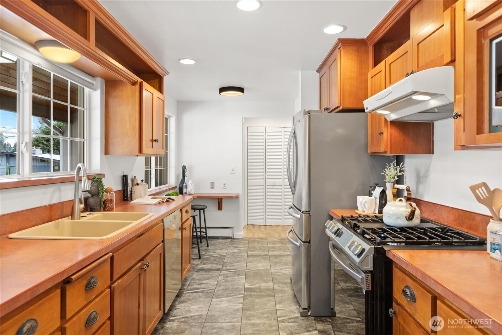 17925 72nd Avenue West Edmonds, WA 98026 - Photo 12 of 40