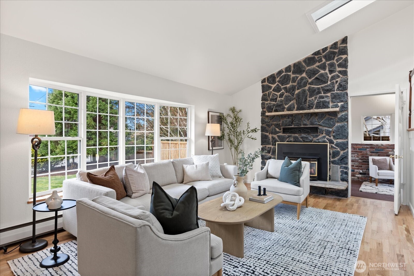 17925 72nd Avenue West Edmonds, WA 98026 - Photo 2 of 40