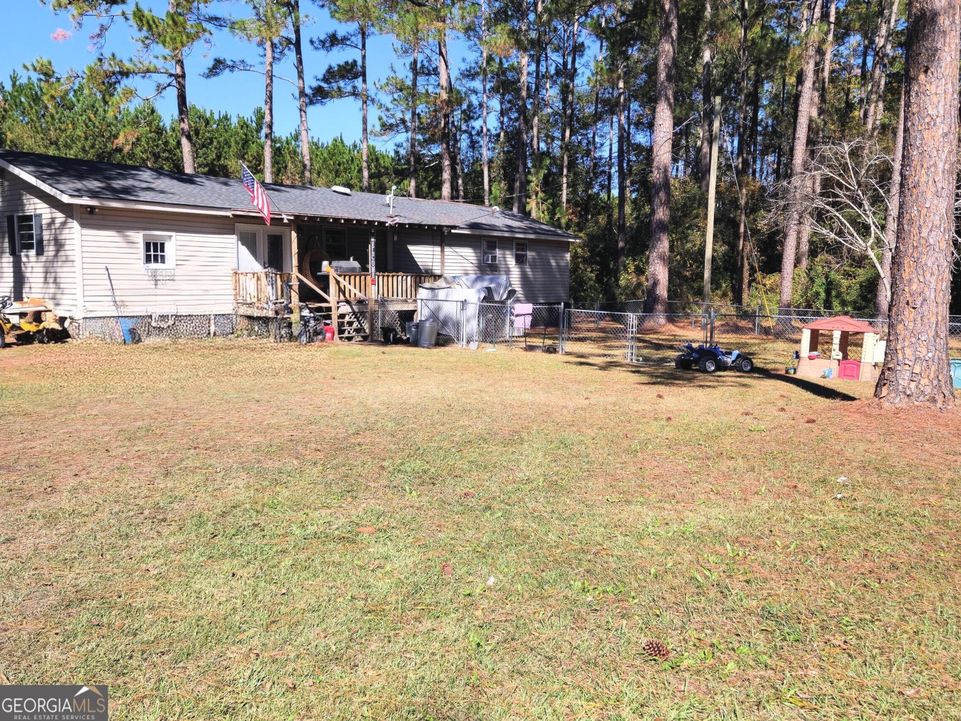 985 Frank Road Ocilla, GA 31774 - Photo 4 of 13 an outdoor space with hardwood and trees