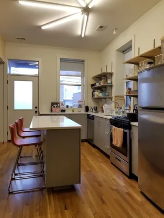 $3,025 | 1135 North Damen Avenue, Unit 2R, Chicago, IL 60622