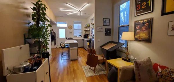 $3,025 | 1135 North Damen Avenue, Unit 2R, Chicago, IL 60622