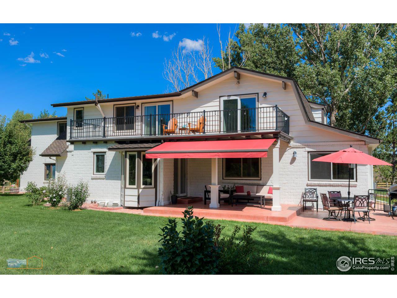 4881 Valkyrie Drive Boulder, CO 80301 - Photo 9 of 39 a view of a yard with table and chairs under an umbrella