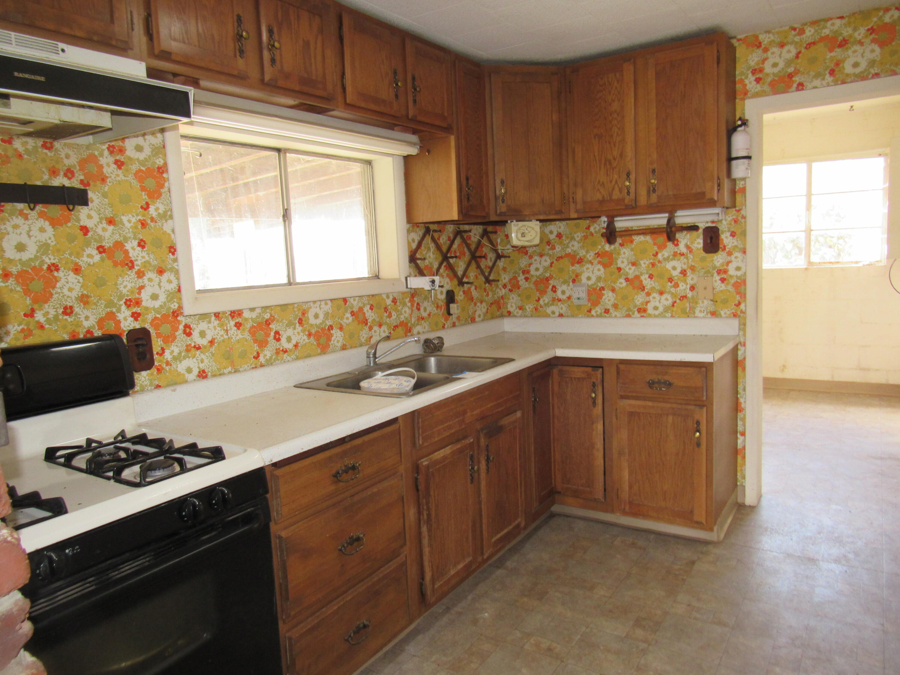 32227 Modoc Point Road Chiloquin, OR 97624 - Photo 3 of 11 Kitchen