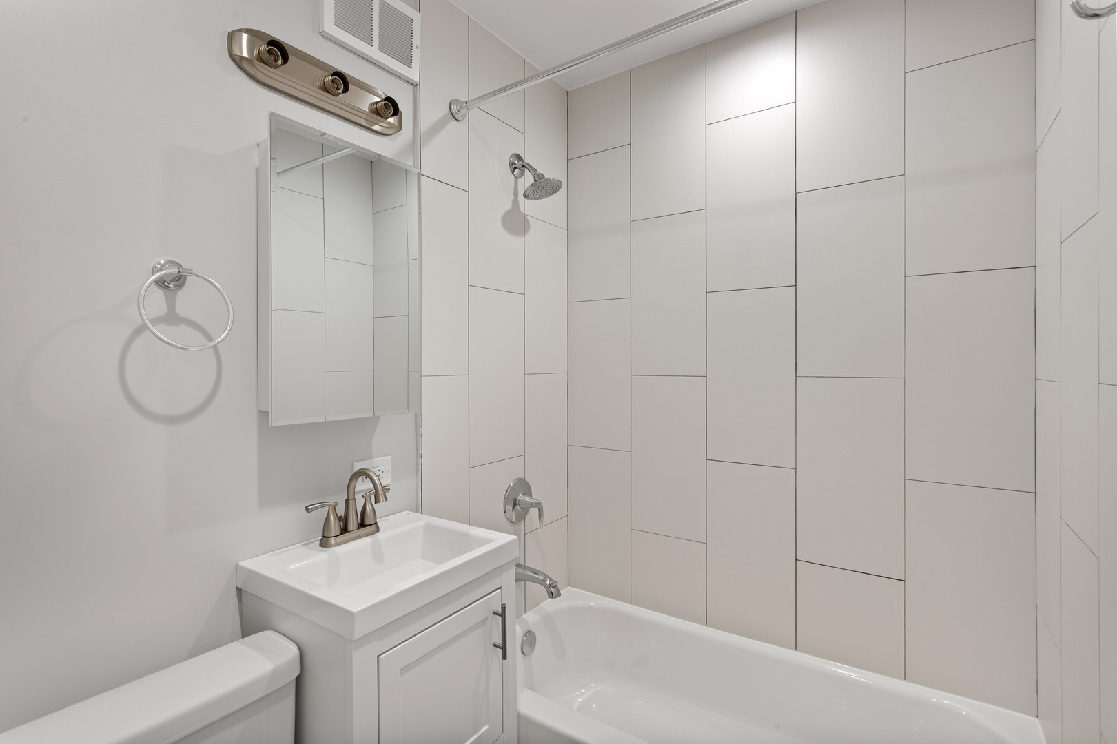 1303 West Estes Avenue, Unit 2W Chicago, IL 60626 - Photo 12 of 13