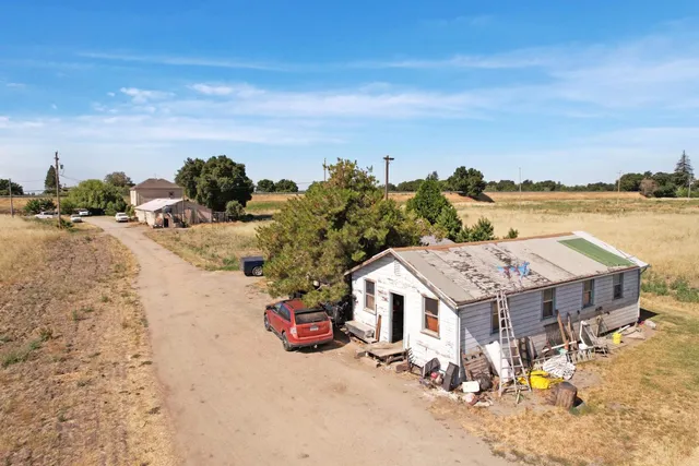a view of a terrace with sitting area