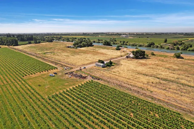 a view of a lake with houses