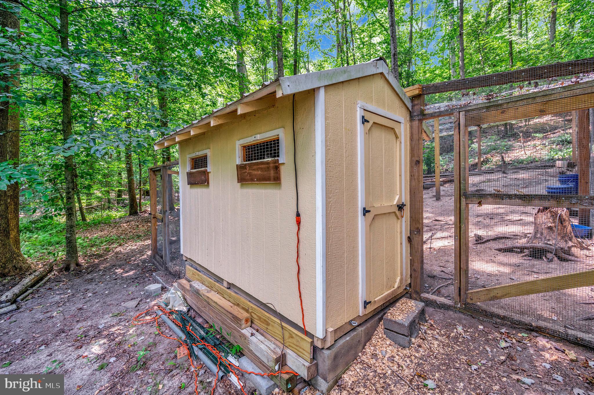 104 Dent Road Stafford, VA 22554 - Photo 70 of 118 Chicken coop and run