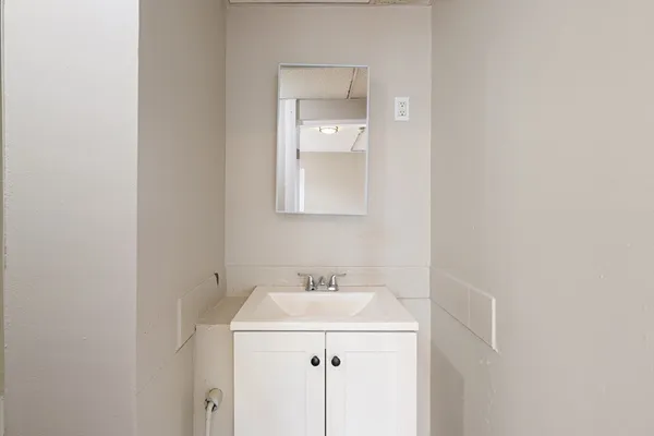 $2,250 | 50 Common Street, Unit 3, Lawrence, MA 01840