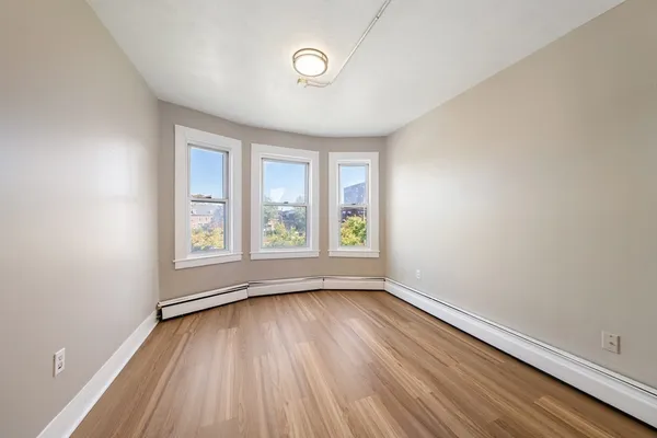 $2,250 | 50 Common Street, Unit 3, Lawrence, MA 01840