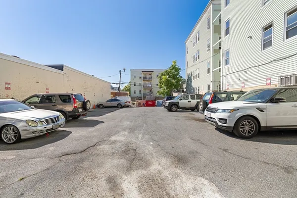 $2,250 | 50 Common Street, Unit 3, Lawrence, MA 01840