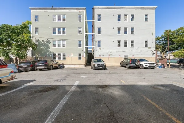 $2,250 | 50 Common Street, Unit 3, Lawrence, MA 01840