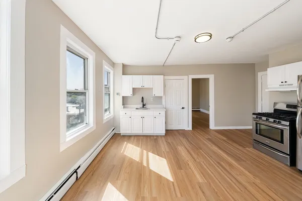 $2,250 | 50 Common Street, Unit 3, Lawrence, MA 01840