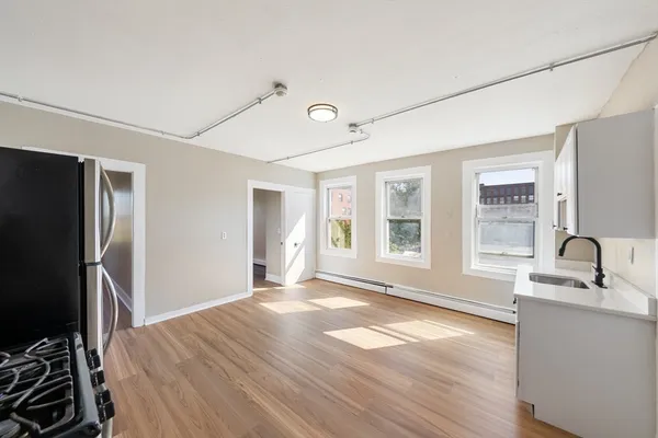 $2,250 | 50 Common Street, Unit 3, Lawrence, MA 01840