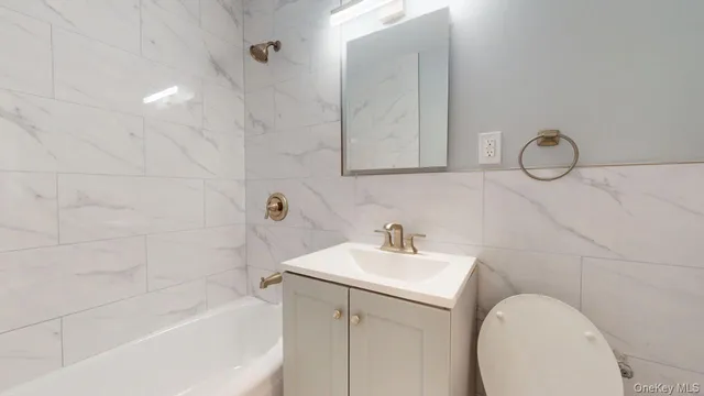 $2,850 | 66-15 Thornton Place, Unit L4 | Rego Park