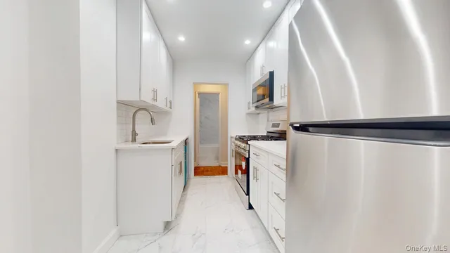 $2,850 | 66-15 Thornton Place, Unit L4 | Rego Park