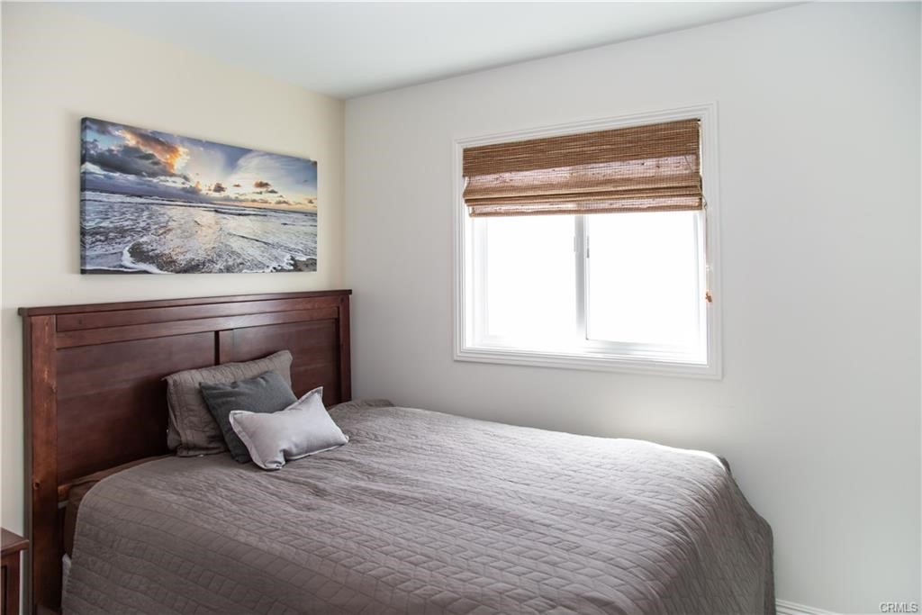 35 Surfside Avenue Surfside, CA 90743 - Photo 19 of 34 a bedroom with a bed and window