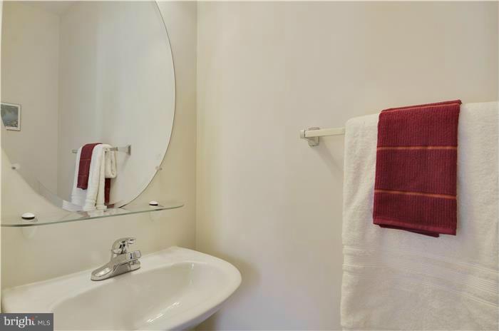 18804 Broken Oak Road Boyds, MD 20841 - Photo 12 of 28 Main level powder room