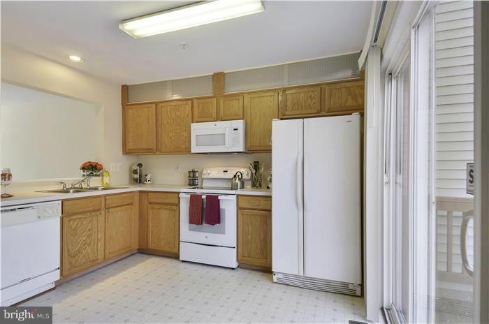 18804 Broken Oak Road Boyds, MD 20841 - Photo 13 of 28 Kitchen