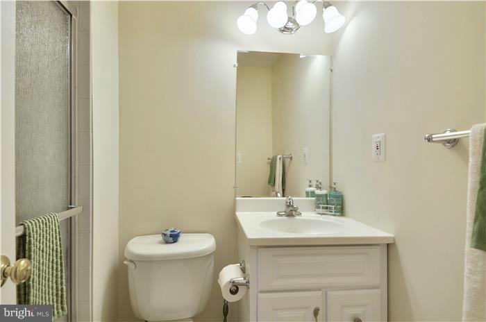 18804 Broken Oak Road Boyds, MD 20841 - Photo 28 of 28 Lower level full bath