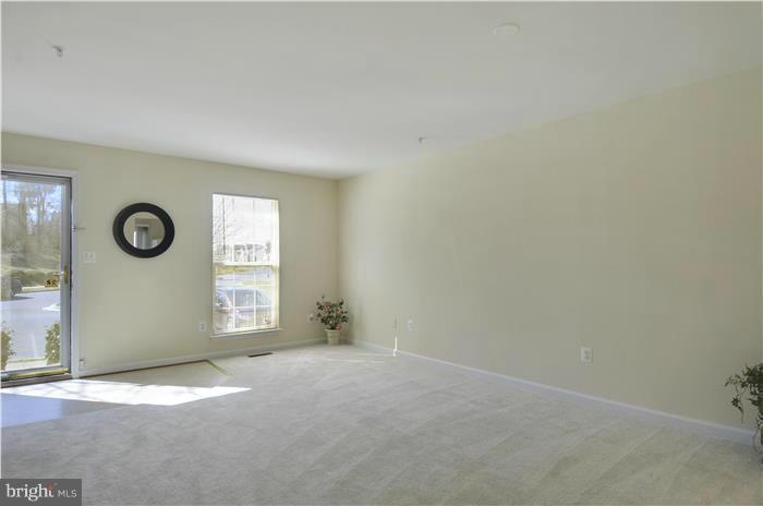 18804 Broken Oak Road Boyds, MD 20841 - Photo 9 of 28 Living Room