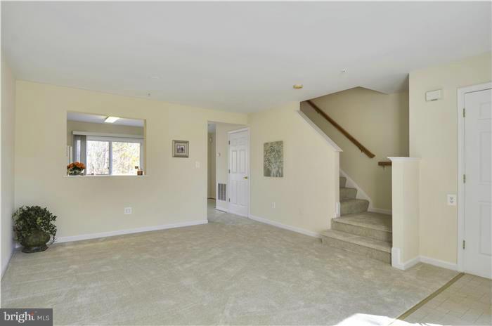 18804 Broken Oak Road Boyds, MD 20841 - Photo 10 of 28 Living Room