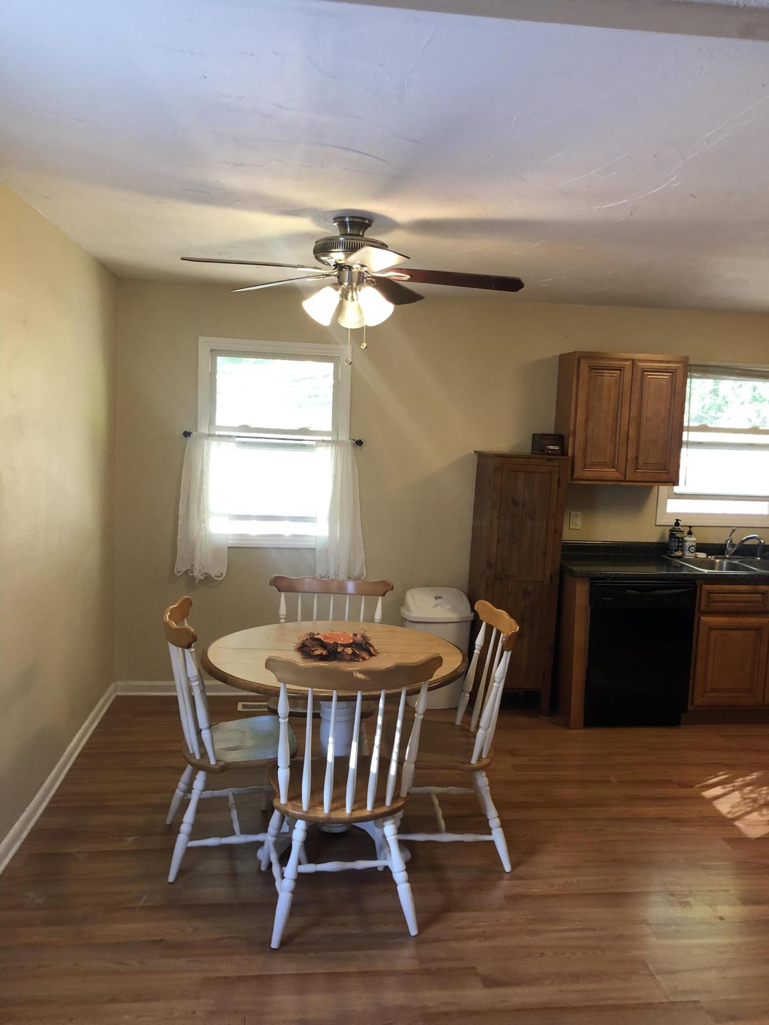 202 Alhambra Road Oak Ridge, TN 37830 - Photo 4 of 12 11108768-72DB-4C8C-8EB3-0664E2AC1874