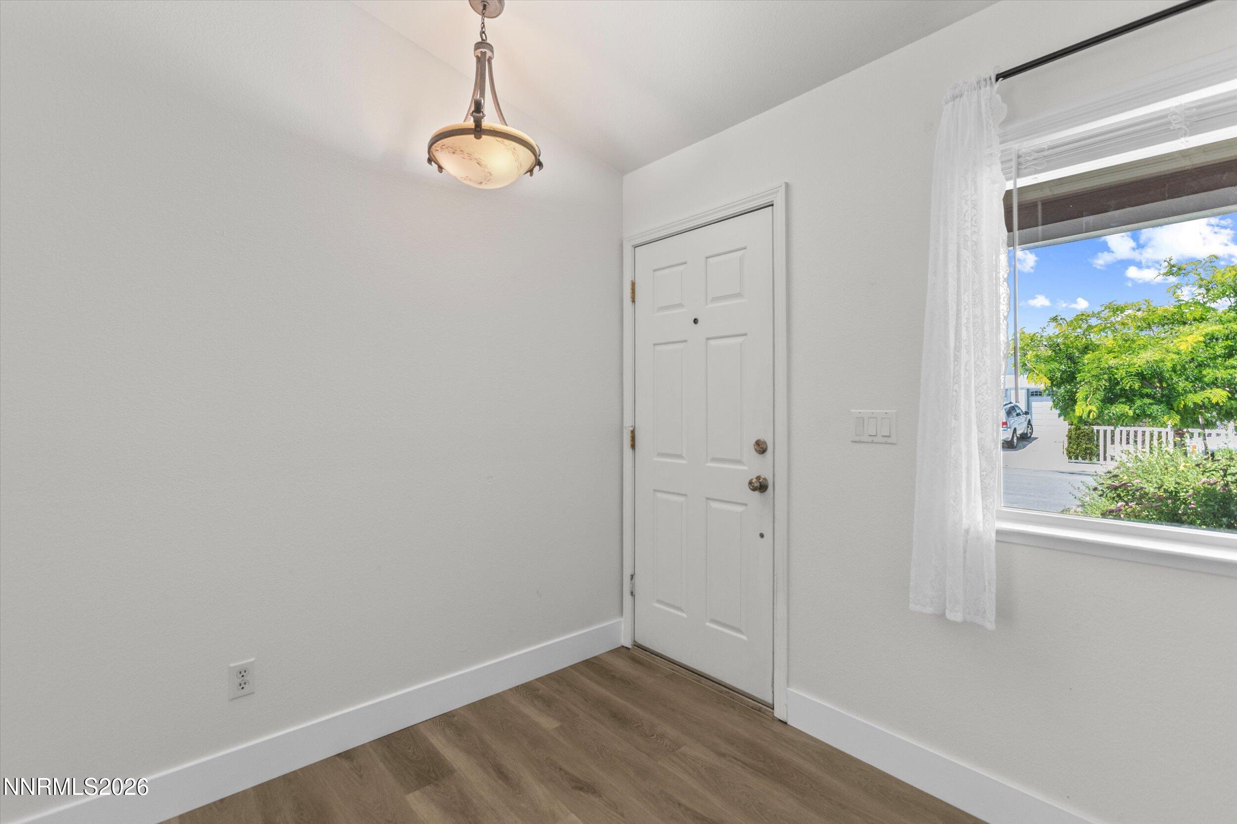 9830 Crystalline Drive Reno, NV 89506 - Photo 7 of 44 06-0Y7A3195