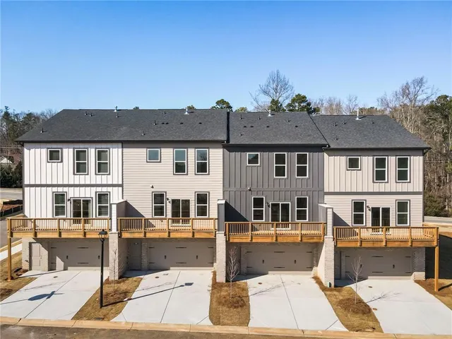 $629,900 | 644 Oakleaf Grove Lane, Suwanee, GA 30024