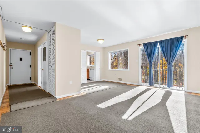 $1,695 | 10631 Weymouth Street, Unit 10631, Bethesda, MD 20814