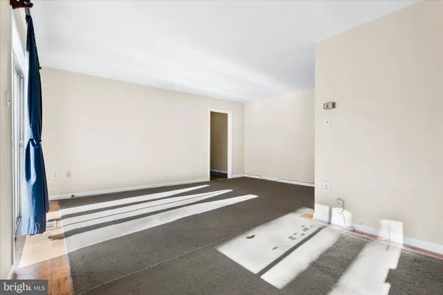 $1,695 | 10631 Weymouth Street, Unit 10631, Bethesda, MD 20814