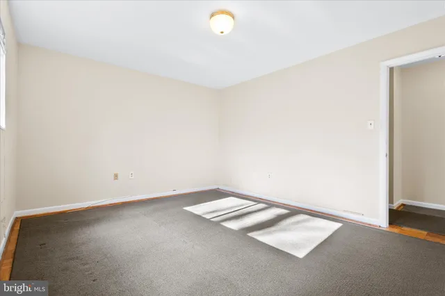 $1,695 | 10631 Weymouth Street, Unit 10631, Bethesda, MD 20814