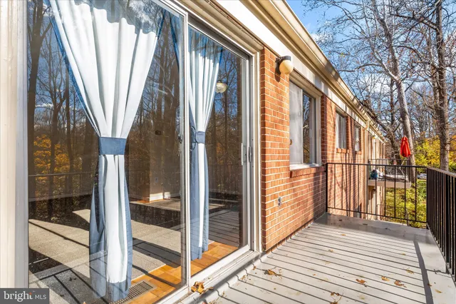 $1,695 | 10631 Weymouth Street, Unit 10631, Bethesda, MD 20814