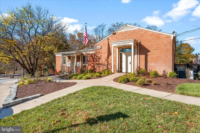 $1,695 | 10631 Weymouth Street, Unit 10631, Bethesda, MD 20814