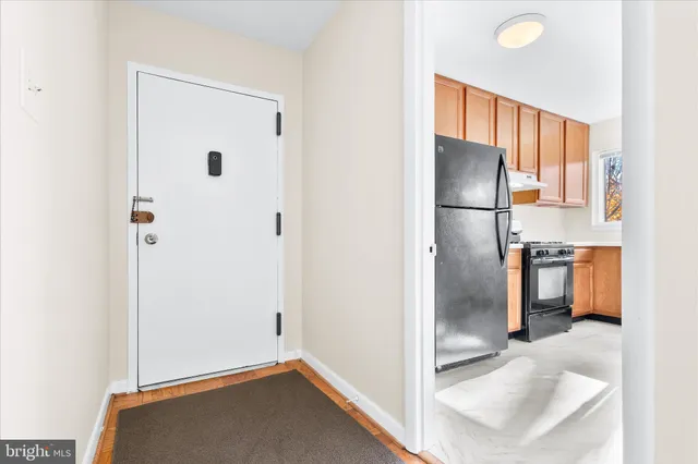 $1,695 | 10631 Weymouth Street, Unit 10631, Bethesda, MD 20814