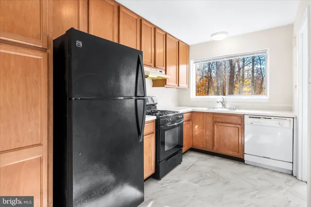 $1,695 | 10631 Weymouth Street, Unit 10631, Bethesda, MD 20814