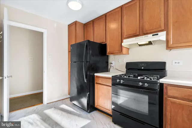 $1,695 | 10631 Weymouth Street, Unit 10631, Bethesda, MD 20814
