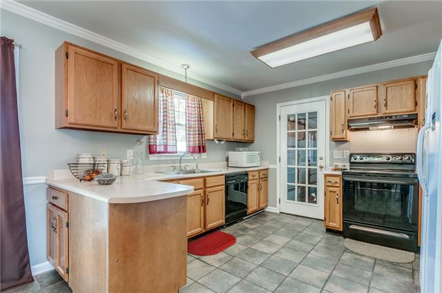 3556 Ridgefield Drive Murfreesboro, TN 37129 - Photo 7 of 17 Kitchen with plenty of counter space for entertaining!
