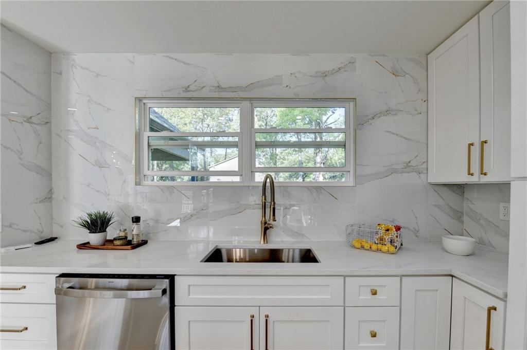 1695 Maple Ridge Drive Suwanee, GA 30024 - Photo 16 of 62