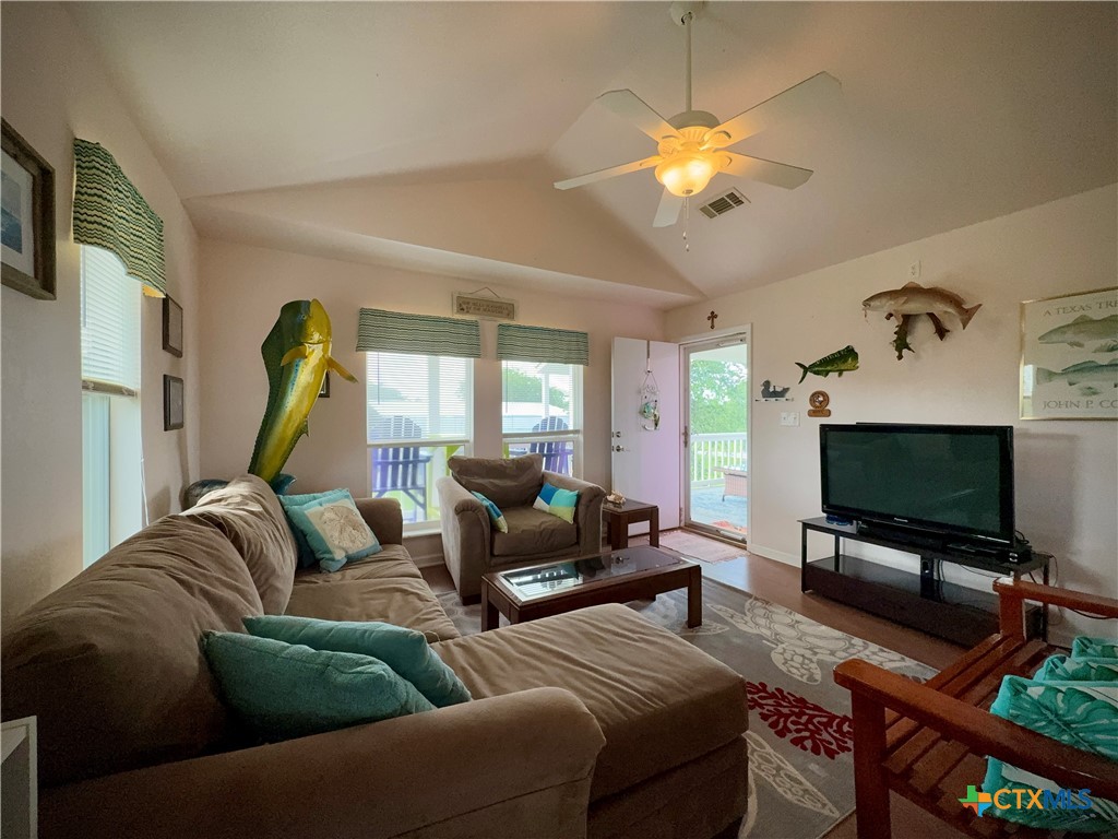 111 Springfield Avenue Port Lavaca, TX 77979 - Photo 17 of 34