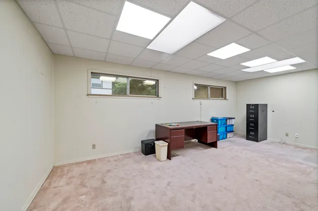 a view of livingroom with furniture