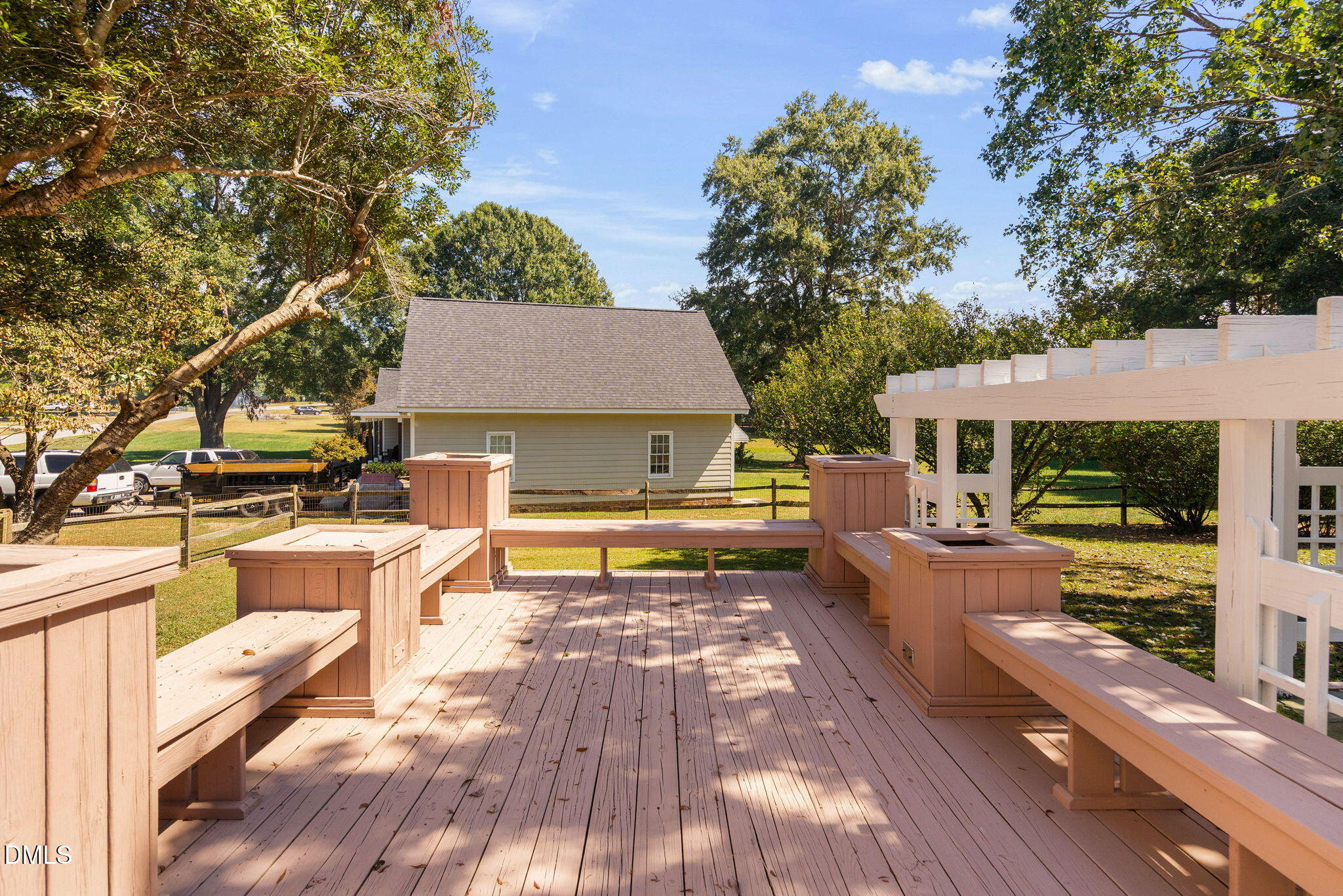 21-web-or-mls-2029-howson-rd