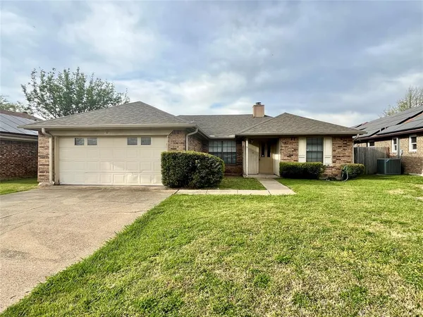 $1,995 | 216 Freedom Lane, Arlington, TX 76002