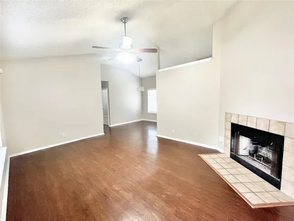 $1,995 | 216 Freedom Lane, Arlington, TX 76002