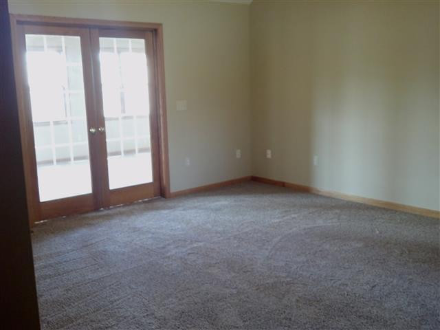 5736 Willis Road Ypsilanti, MI 48197 - Photo 6 of 18 Living room