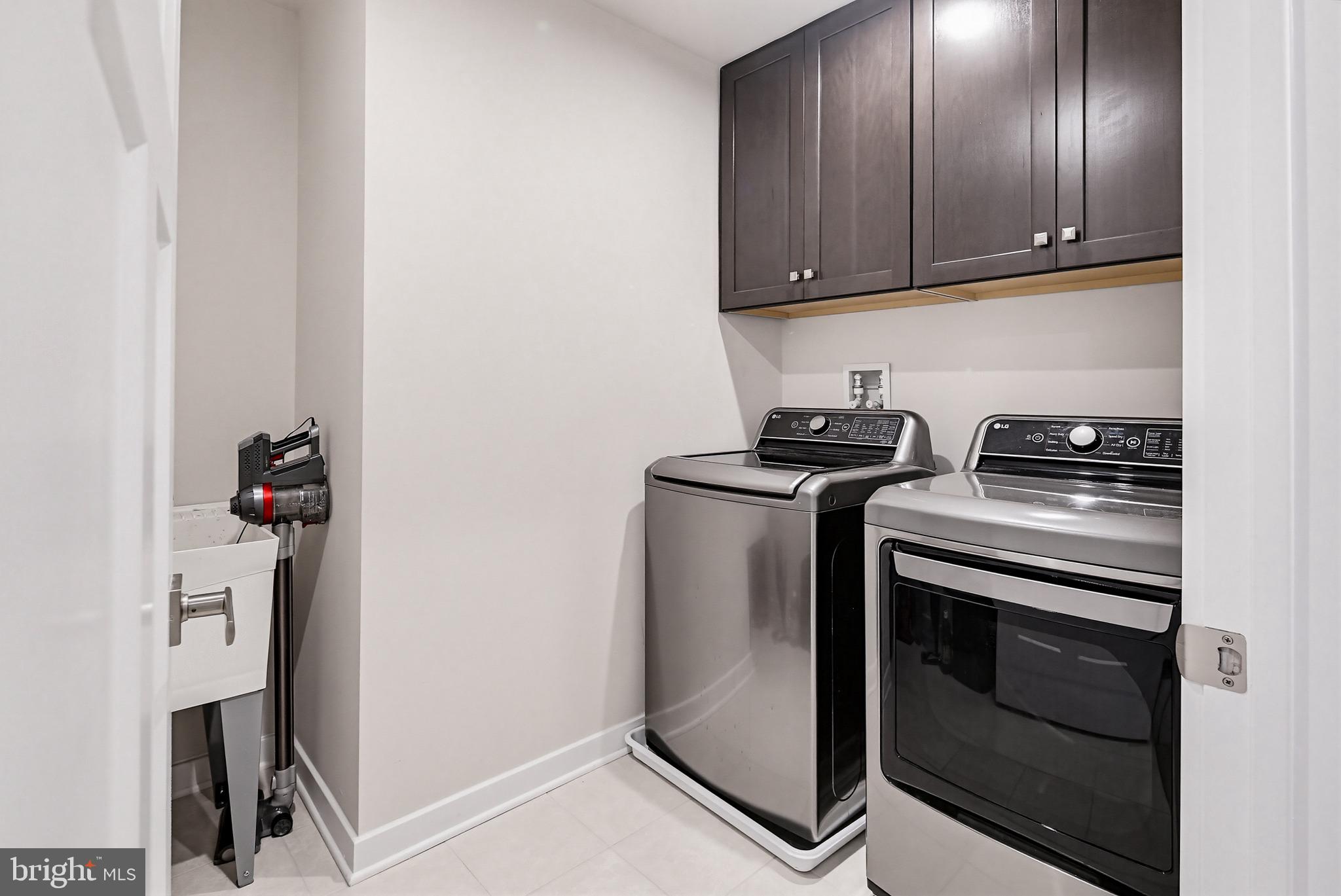 3172 Dodder Way Odenton, MD 21113 - Photo 37 of 59 a kitchen with a stove and a microwave