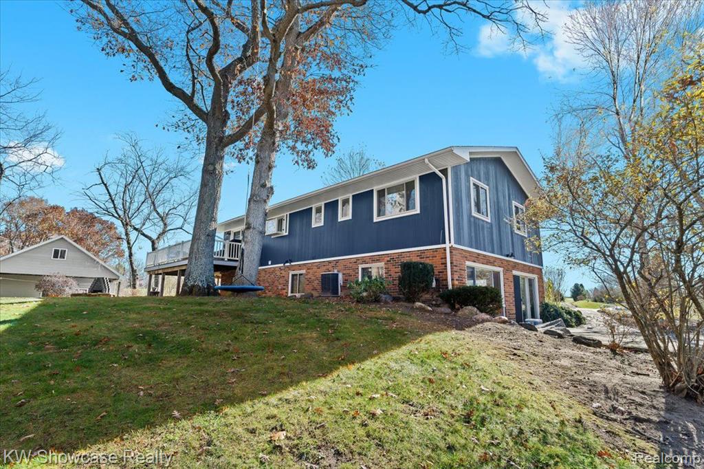 3190 West Coon Lake Road Howell, MI 48843 - Photo 4 of 38