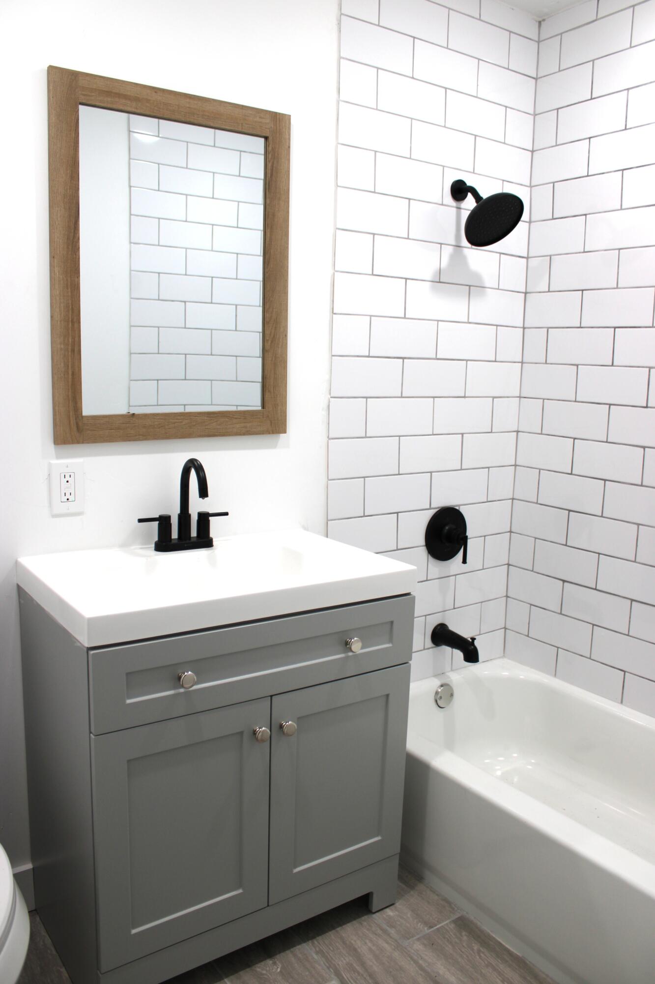 76 West Center Street Hatch, UT 84735 - Photo 20 of 25 Tub/Shower
