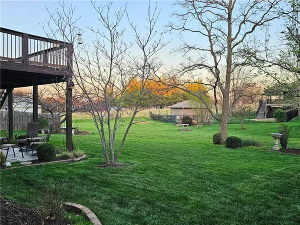 $359,900 | 807 Northwest Poplar Court, Grain Valley, MO 64029